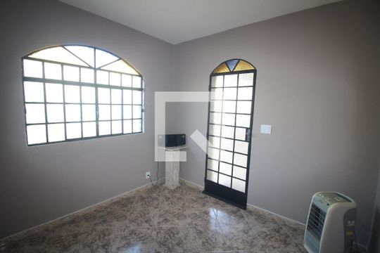 Sala de casa à venda com 2 quartos, 374m² em Milionários, Belo Horizonte