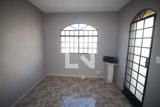 Sala de casa à venda com 2 quartos, 374m² em Milionários, Belo Horizonte