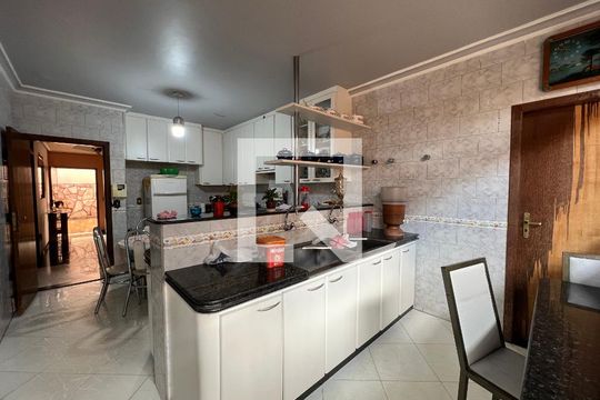 Cozinha de casa para alugar com 7 quartos, 514m² em Castelo, Belo Horizonte