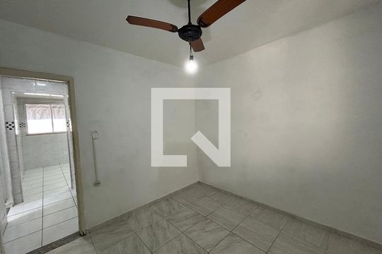 Quarto 1 de casa para alugar com 2 quartos, 80m² em Guadalupe, Rio de Janeiro