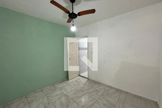 Quarto 1 de casa para alugar com 2 quartos, 80m² em Guadalupe, Rio de Janeiro