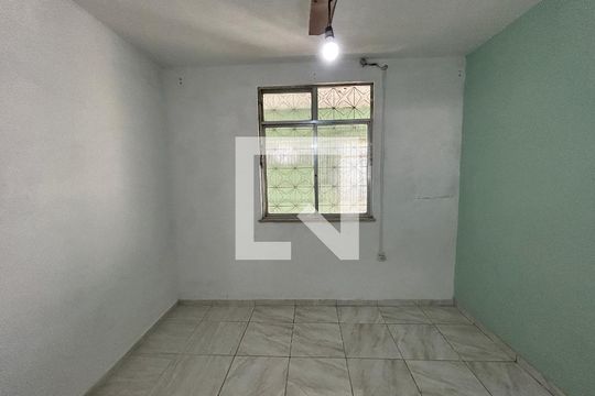 Quarto 1 de casa para alugar com 2 quartos, 80m² em Guadalupe, Rio de Janeiro