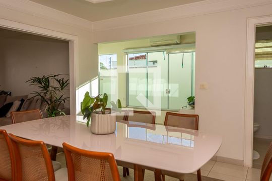 Sala de casa para alugar com 3 quartos, 283m² em Chácara Machadinho I, Americana