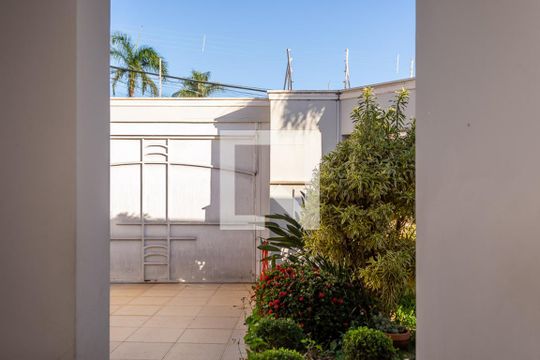Vista Sala de casa para alugar com 3 quartos, 283m² em Chácara Machadinho I, Americana