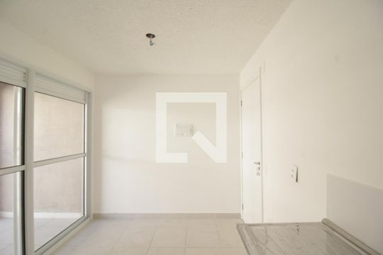 Apartamento para alugar com 2 quartos, 34m² em Parque Industrial Tomas Edson, São Paulo