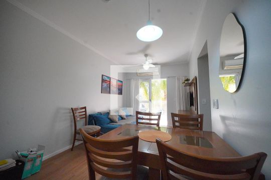Sala de apartamento para alugar com 2 quartos, 76m² em Jurerê, Florianópolis