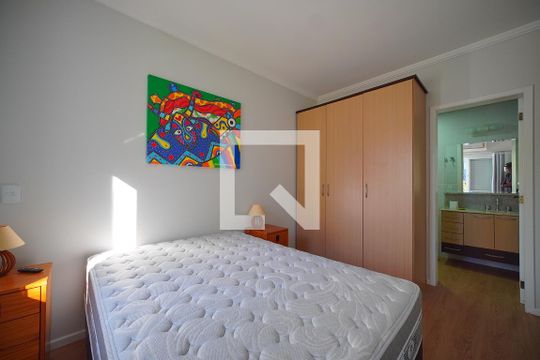 Suíte de apartamento para alugar com 2 quartos, 76m² em Jurerê, Florianópolis