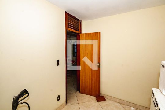 Quarto de casa à venda com 4 quartos, 240m² em Alípio de Melo, Belo Horizonte