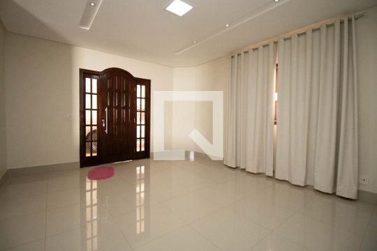 Casa para alugar com 2 quartos, 350m² em Taguatinga Sul (Taguatinga) , Brasília