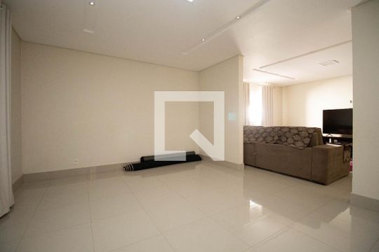 Casa à venda com 2 quartos, 350m² em Taguatinga Sul (Taguatinga) , Brasília