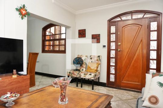 Sala  de casa à venda com 5 quartos, 240m² em Santa Amelia, Belo Horizonte