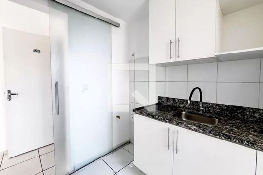 Cozinha de apartamento à venda com 3 quartos, 68m² em Vila Amaral, Belo Horizonte