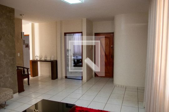 Casa à venda com 4 quartos, 240m² em Jardim Novo Mundo, Goiânia