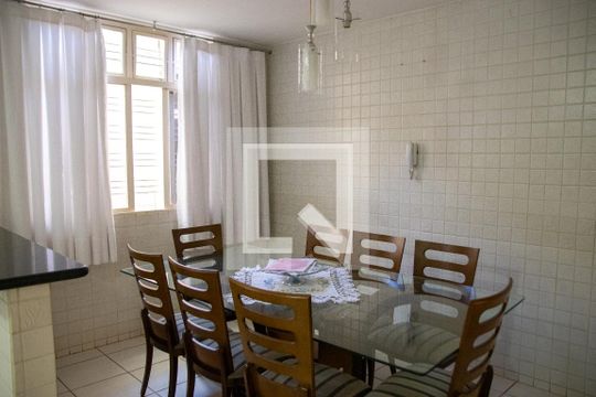 Casa à venda com 4 quartos, 240m² em Jardim Novo Mundo, Goiânia