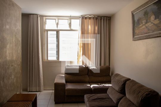 Casa à venda com 4 quartos, 240m² em Jardim Novo Mundo, Goiânia