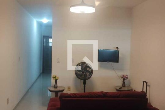 Sala de casa para alugar com 3 quartos, 80m² em Condomínio Porto Seguro, Rio das Ostras