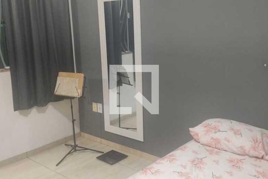 Quarto de casa para alugar com 3 quartos, 80m² em Condomínio Porto Seguro, Rio das Ostras