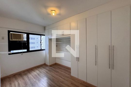 Suíte de apartamento à venda com 2 quartos, 74m² em Barra da Tijuca, Rio de Janeiro