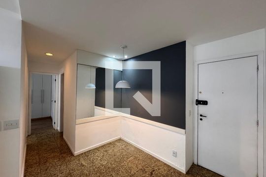 Sala de apartamento à venda com 2 quartos, 74m² em Barra da Tijuca, Rio de Janeiro
