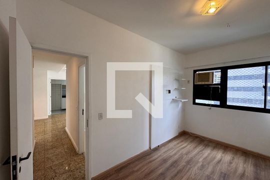 Suíte de apartamento à venda com 2 quartos, 74m² em Barra da Tijuca, Rio de Janeiro