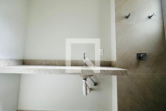 Banheiro da Suíte 1 de apartamento à venda com 2 quartos, 60m² em Anchieta, Belo Horizonte