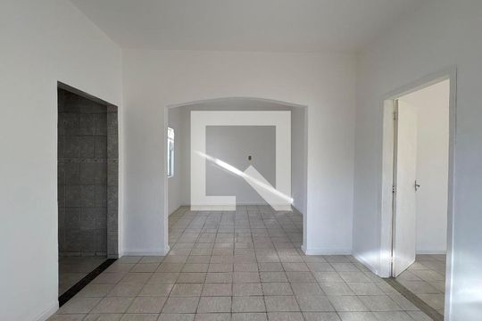 Corredor de casa para alugar com 2 quartos, 161m² em Jardim Bandeirantes, Contagem