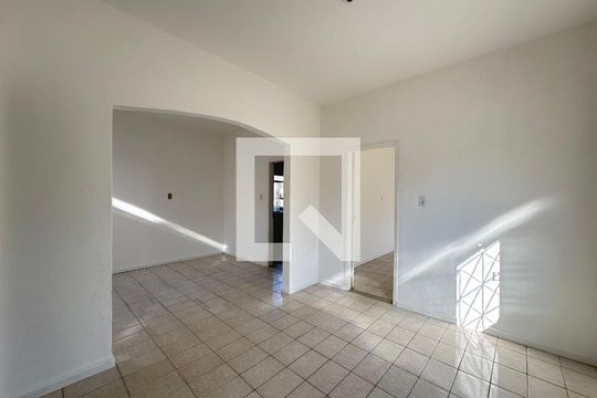 Sala de casa para alugar com 2 quartos, 161m² em Jardim Bandeirantes, Contagem