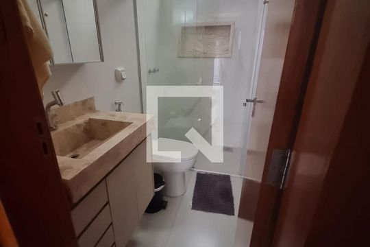 Banheiro de casa à venda com 3 quartos, 210m² em Jardim Atlantico, Goiânia