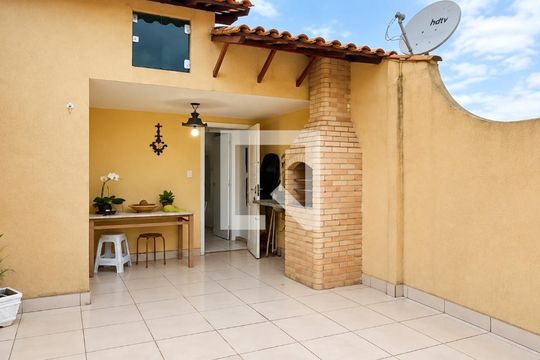 Área externa de casa para alugar com 3 quartos, 98m² em Jardim Continental, Nova Iguaçu