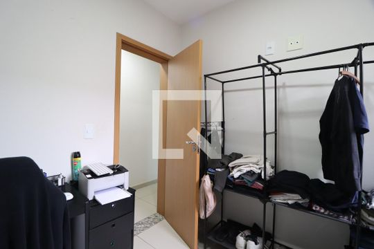 Quarto 1 de apartamento para alugar com 2 quartos, 64m² em Santa Mônica, Uberlândia