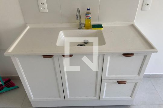 Sala / Cozinha de apartamento para alugar com 2 quartos, 32m² em Jardim Celeste, São Paulo