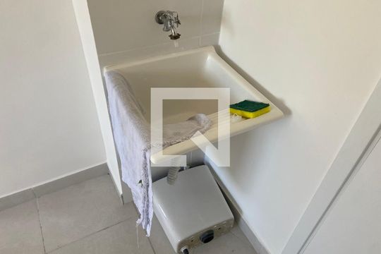 Sala / Cozinha / Tanque de apartamento para alugar com 2 quartos, 32m² em Jardim Celeste, São Paulo