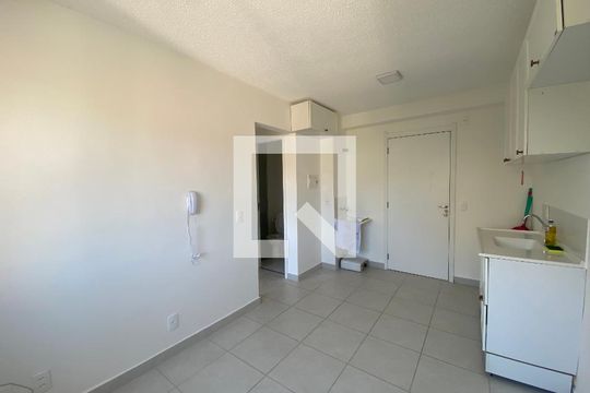 Sala / Cozinha de apartamento para alugar com 2 quartos, 32m² em Jardim Celeste, São Paulo