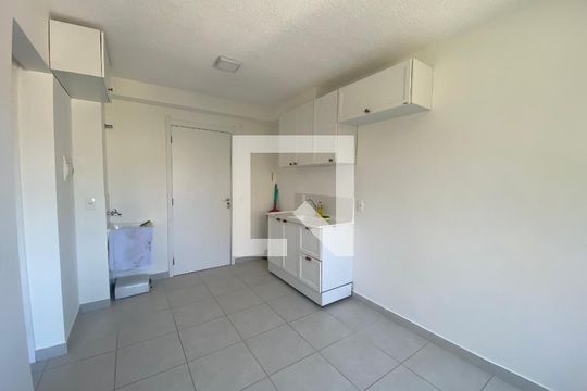 Sala / Cozinha de apartamento para alugar com 2 quartos, 32m² em Jardim Celeste, São Paulo