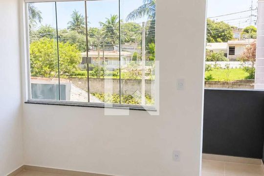Sala de apartamento para alugar com 1 quarto, 35m² em Marapicu, Nova Iguaçu