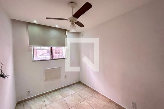 Quarto 1 de apartamento para alugar com 2 quartos, 45m² em Pavuna, Nilópolis