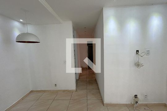 Corredor de apartamento para alugar com 2 quartos, 45m² em Pavuna, Nilópolis