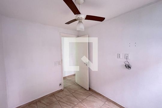 Quarto 1 de apartamento para alugar com 2 quartos, 45m² em Pavuna, Nilópolis
