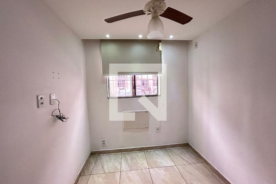Quarto 1 de apartamento para alugar com 2 quartos, 45m² em Pavuna, Nilópolis