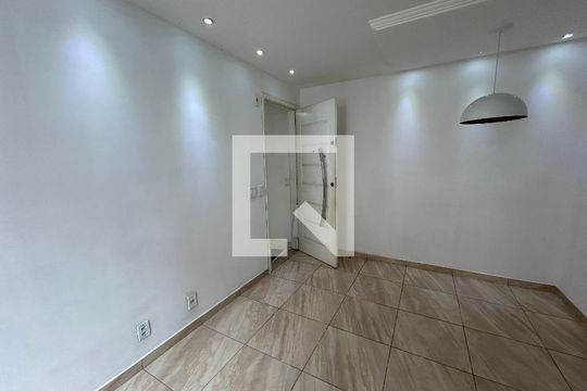 Sala de apartamento para alugar com 2 quartos, 45m² em Pavuna, Nilópolis
