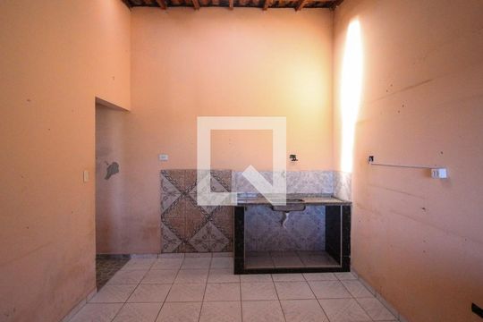 Sala/Cozinha de casa para alugar com 1 quarto, 250m² em São Rafael, São Paulo