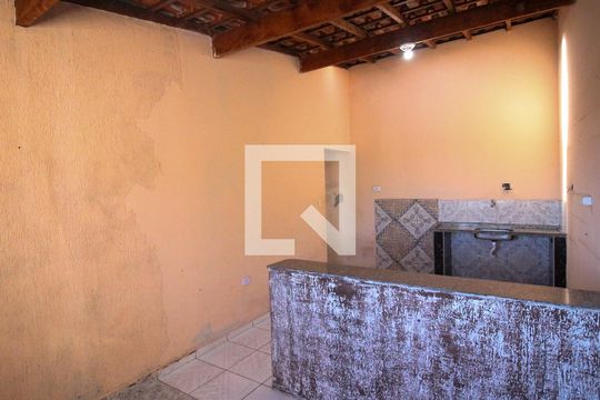 Sala/Cozinha de casa para alugar com 1 quarto, 250m² em São Rafael, São Paulo