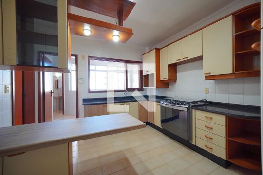 Cozinha de apartamento para alugar com 3 quartos, 124m² em Balneário, Florianópolis