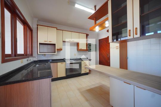 Cozinha de apartamento para alugar com 3 quartos, 124m² em Balneário, Florianópolis