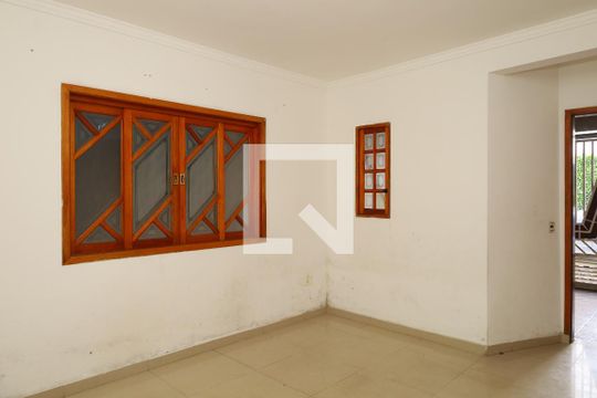 Sala de casa para alugar com 3 quartos, 132m² em Jardim das Oliveiras, São Paulo