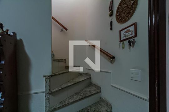 Escada de casa à venda com 3 quartos, 195m² em Nova Petrópolis, São Bernardo do Campo