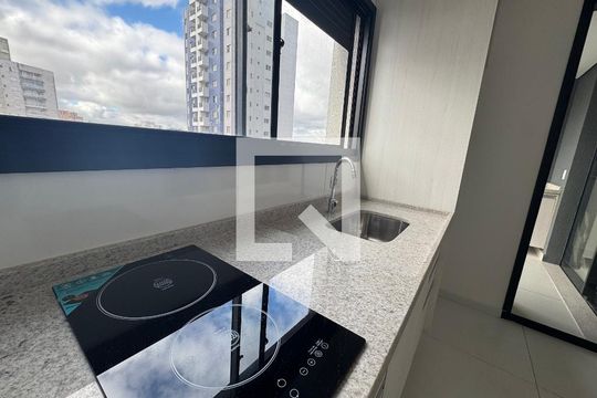 Cozinha de apartamento para alugar com 1 quarto, 39m² em Km 18, Osasco