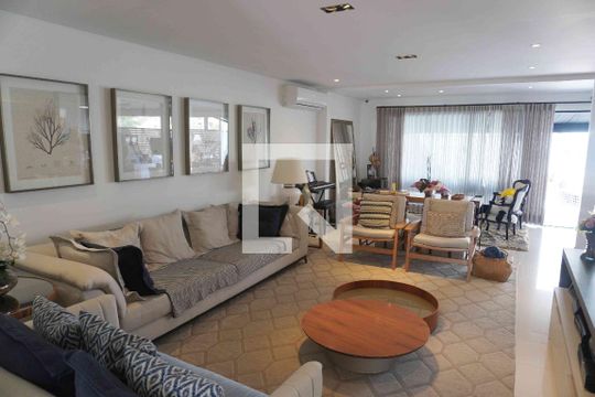 Sala de Estar de casa de condomínio para alugar com 3 quartos, 300m² em Tamboré, Santana de Parnaíba