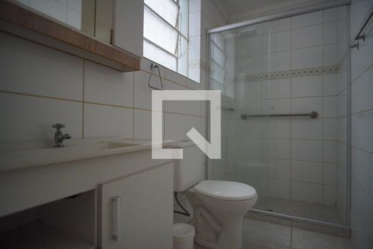 Banheiro de apartamento à venda com 1 quarto, 40m² em Cristo Redentor, Porto Alegre