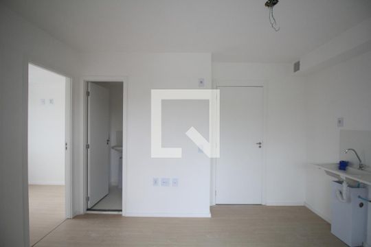 Sala/Cozinha de apartamento para alugar com 2 quartos, 38m² em Vila Sonia, São Paulo